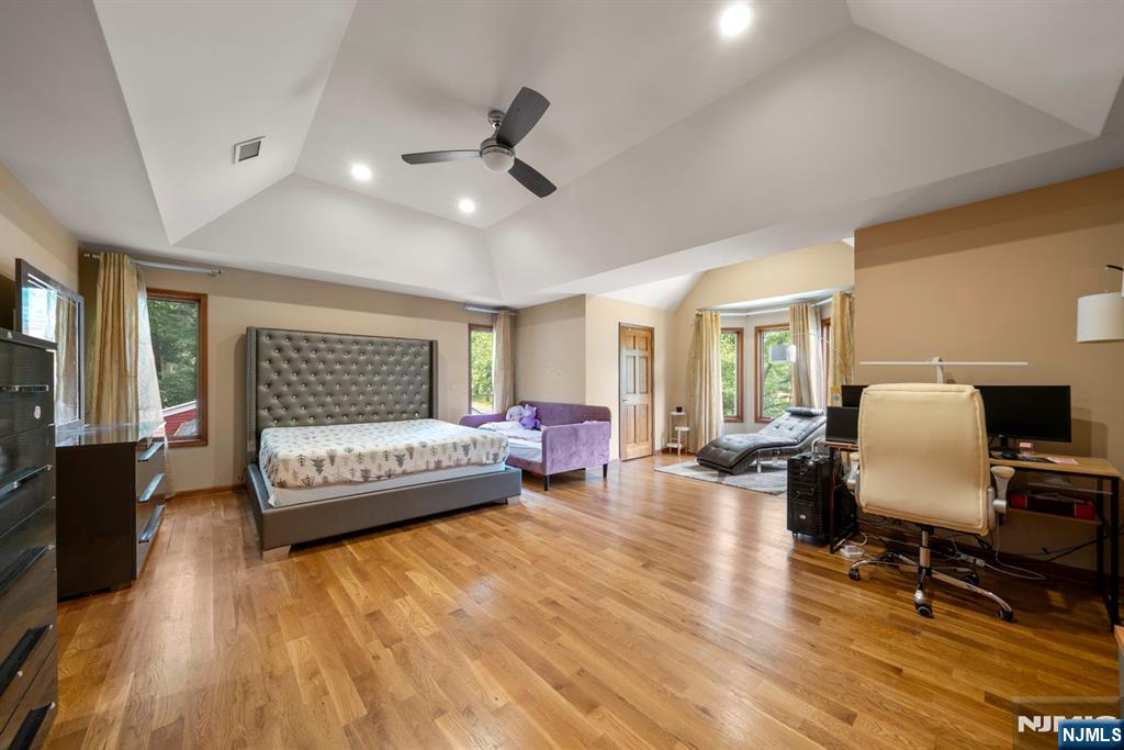 325 Cooper Place Paramus, NJ 07652 - Photo 17 of 31