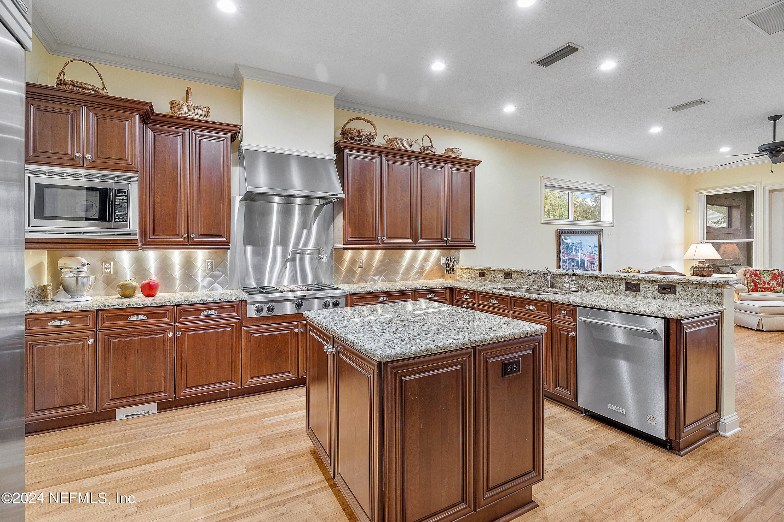 104 Lantana Court Ponte Vedra Beach, FL 32082 - Photo 8 of 37 Gourmet Kitchen