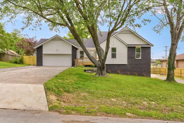 $400,000 | 2021 East Lark Street, Springfield, MO 65804