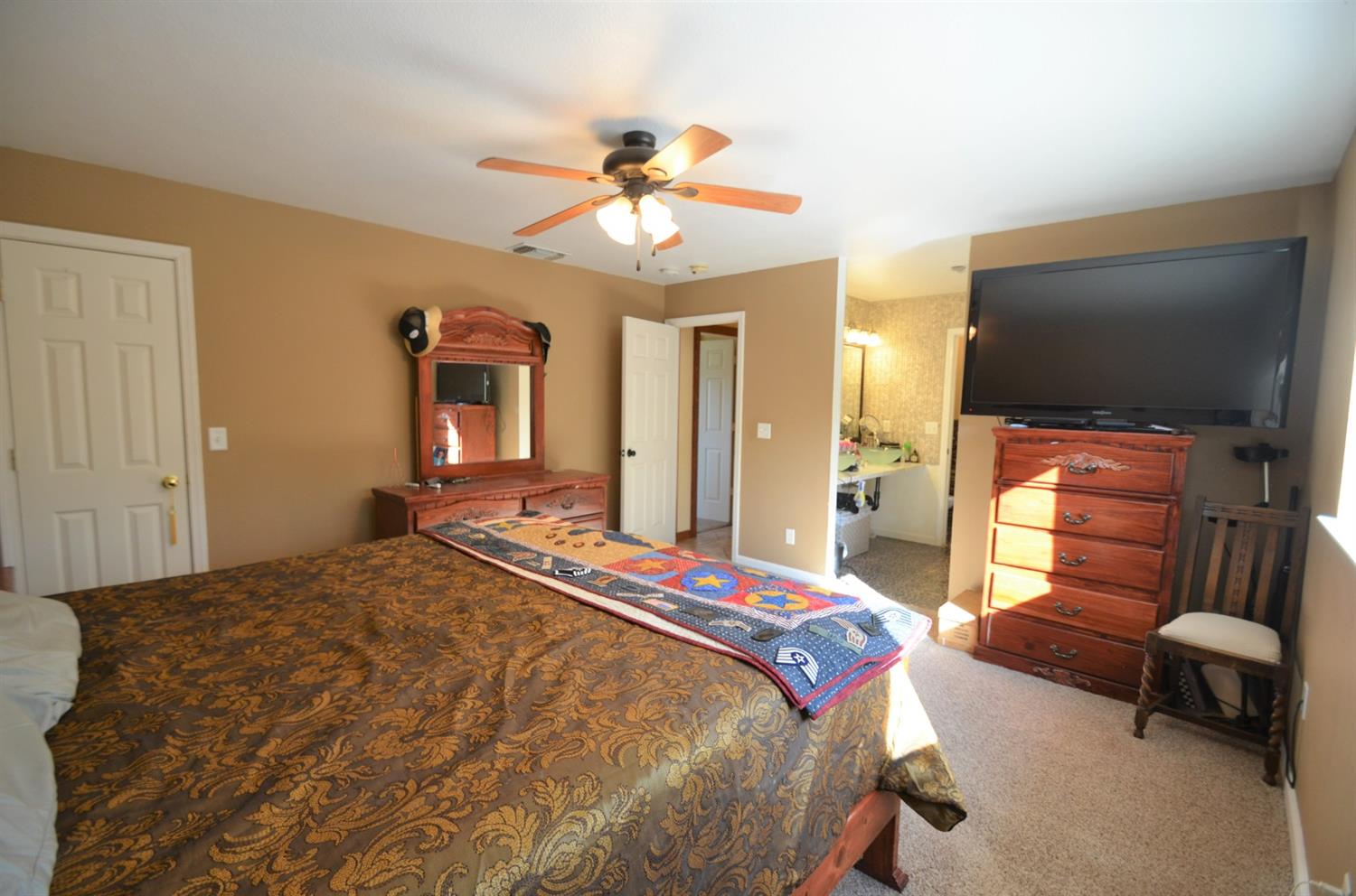 7453 Live Oak Drive Sanger, CA 93657 - Photo 17 of 28 a bedroom with a bed and a flat screen tv