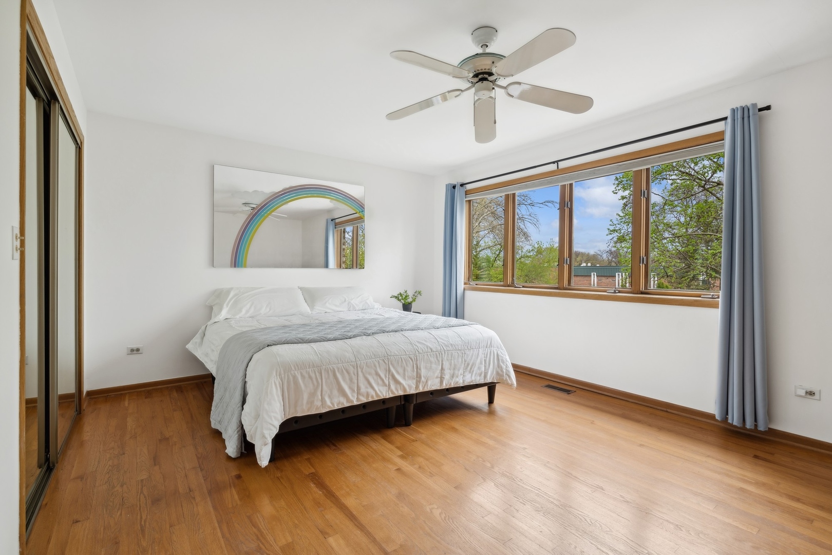 3606 Lawson Road Glenview, IL 60026 - Photo 32 of 62 a bedroom with a large bed and a window
