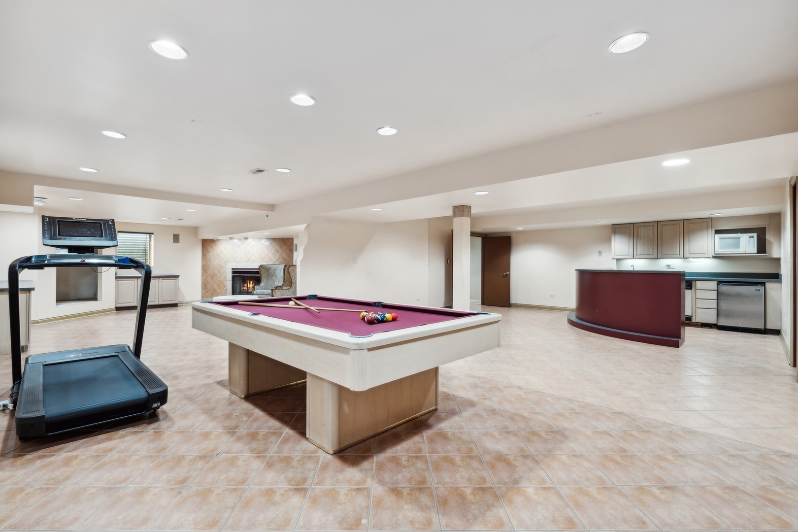 3606 Lawson Road Glenview, IL 60026 - Photo 37 of 62 a room with furniture and kitchen