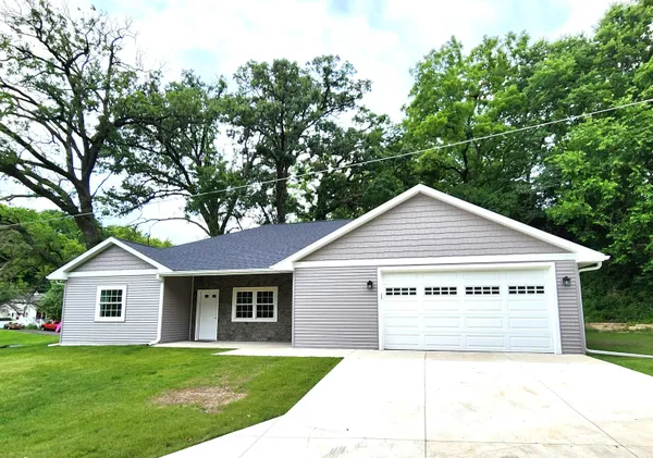 $319,900 | 810 Galena Street, Darlington, WI 53530