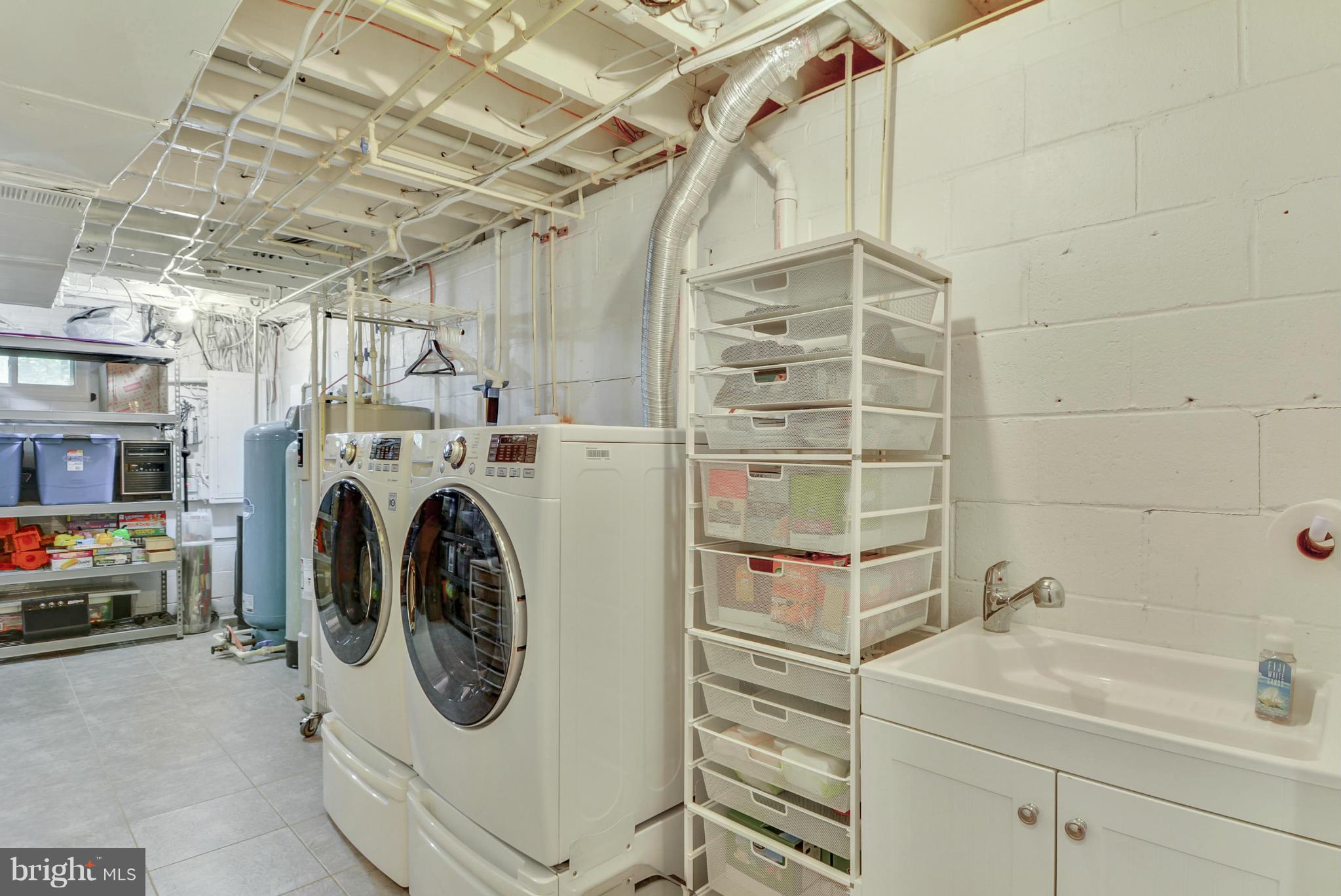 39174 Foxhill Road Leesburg, VA 20175 - Photo 19 of 30 Laundry and Utility/Storage