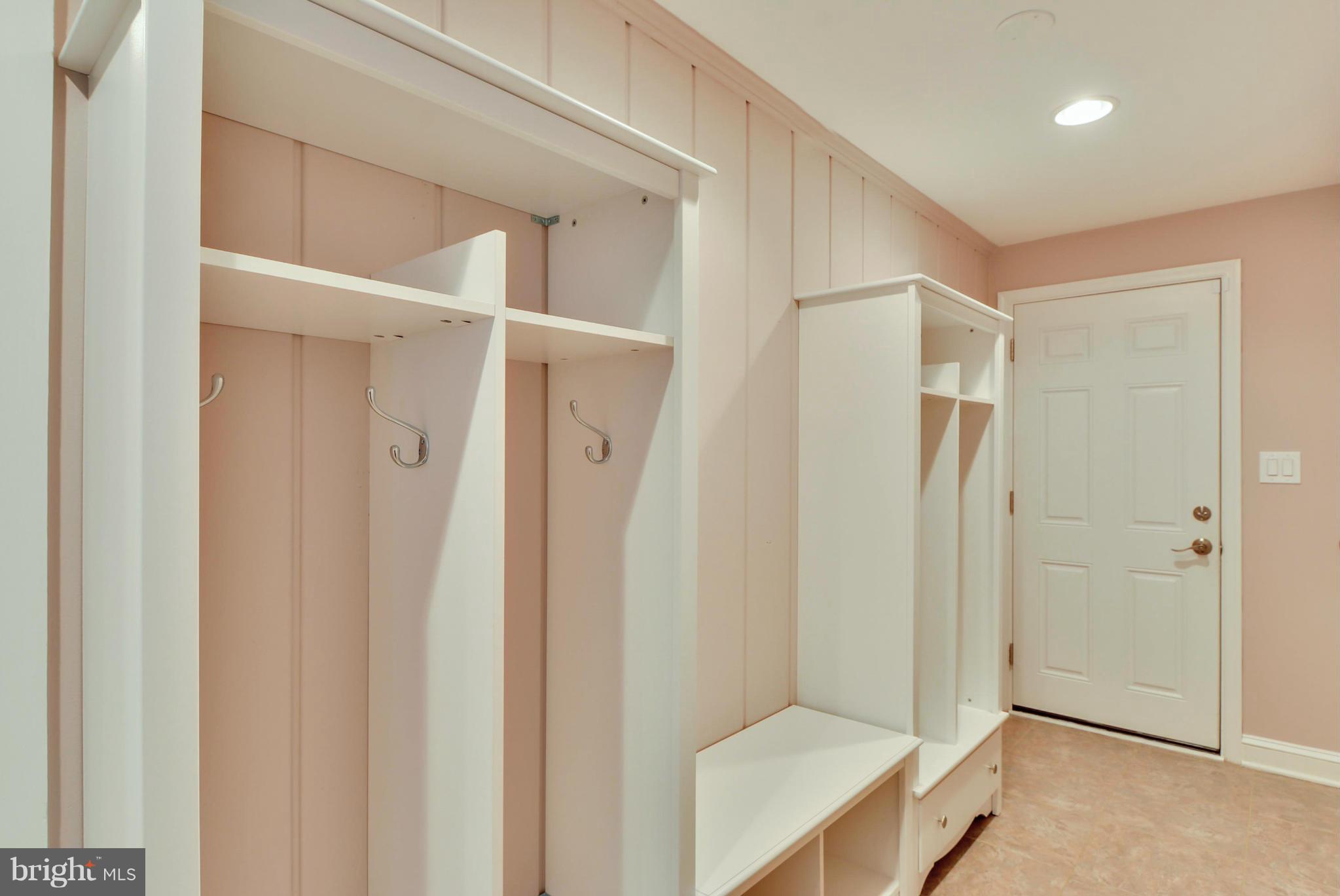 39174 Foxhill Road Leesburg, VA 20175 - Photo 20 of 30 Mud Room