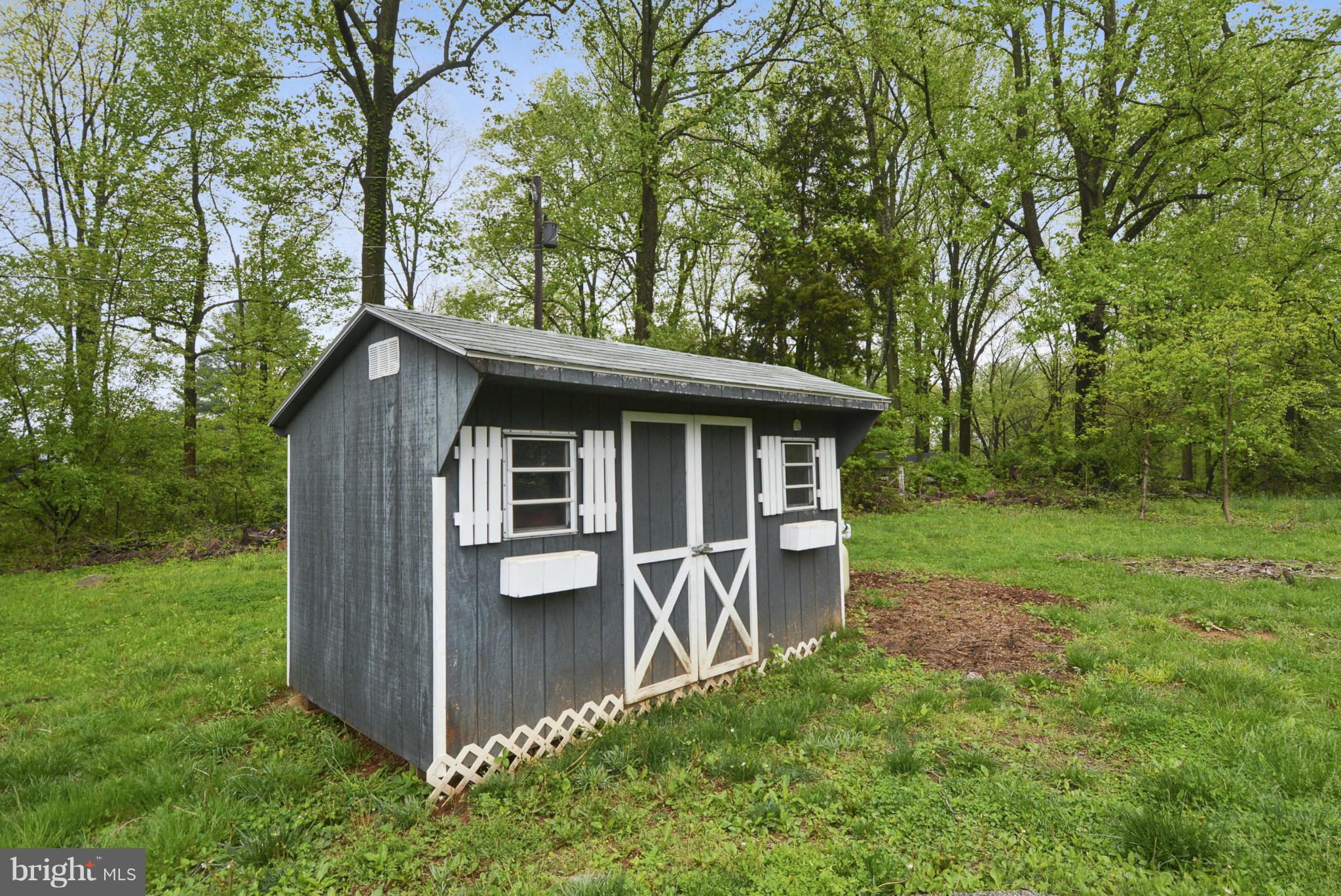 39174 Foxhill Road Leesburg, VA 20175 - Photo 22 of 30 Pool Shed