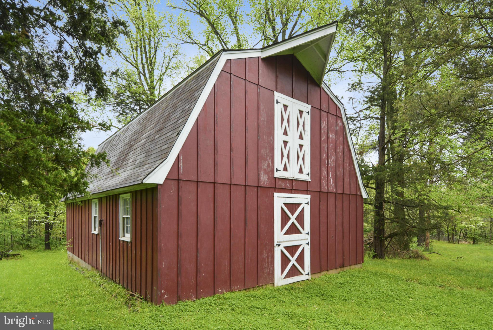 39174 Foxhill Road Leesburg, VA 20175 - Photo 25 of 30 Two Stall Barn with Electricity and Water