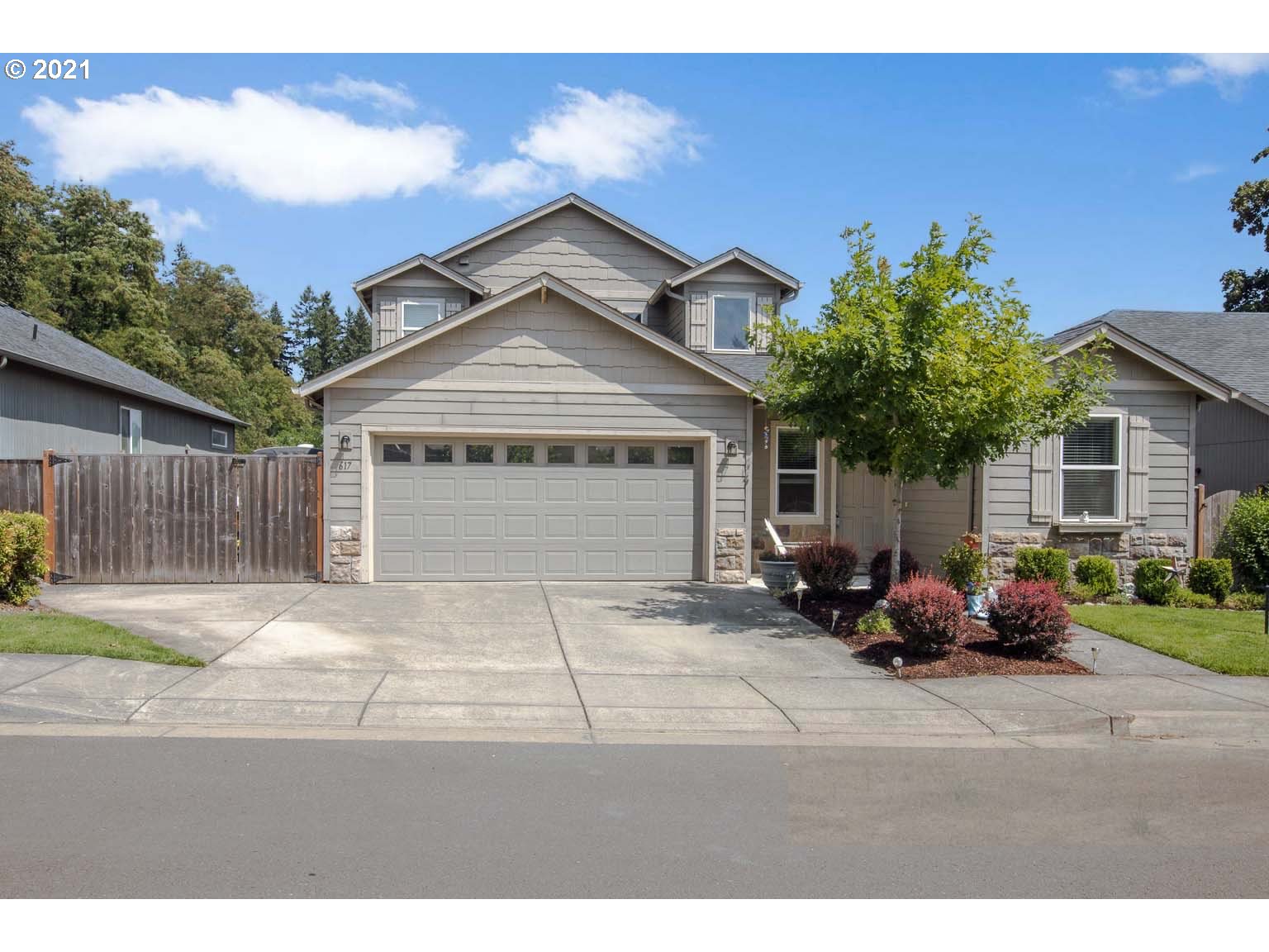 617 South 49th Place Springfield, OR 97478 - Photo 1 of 23