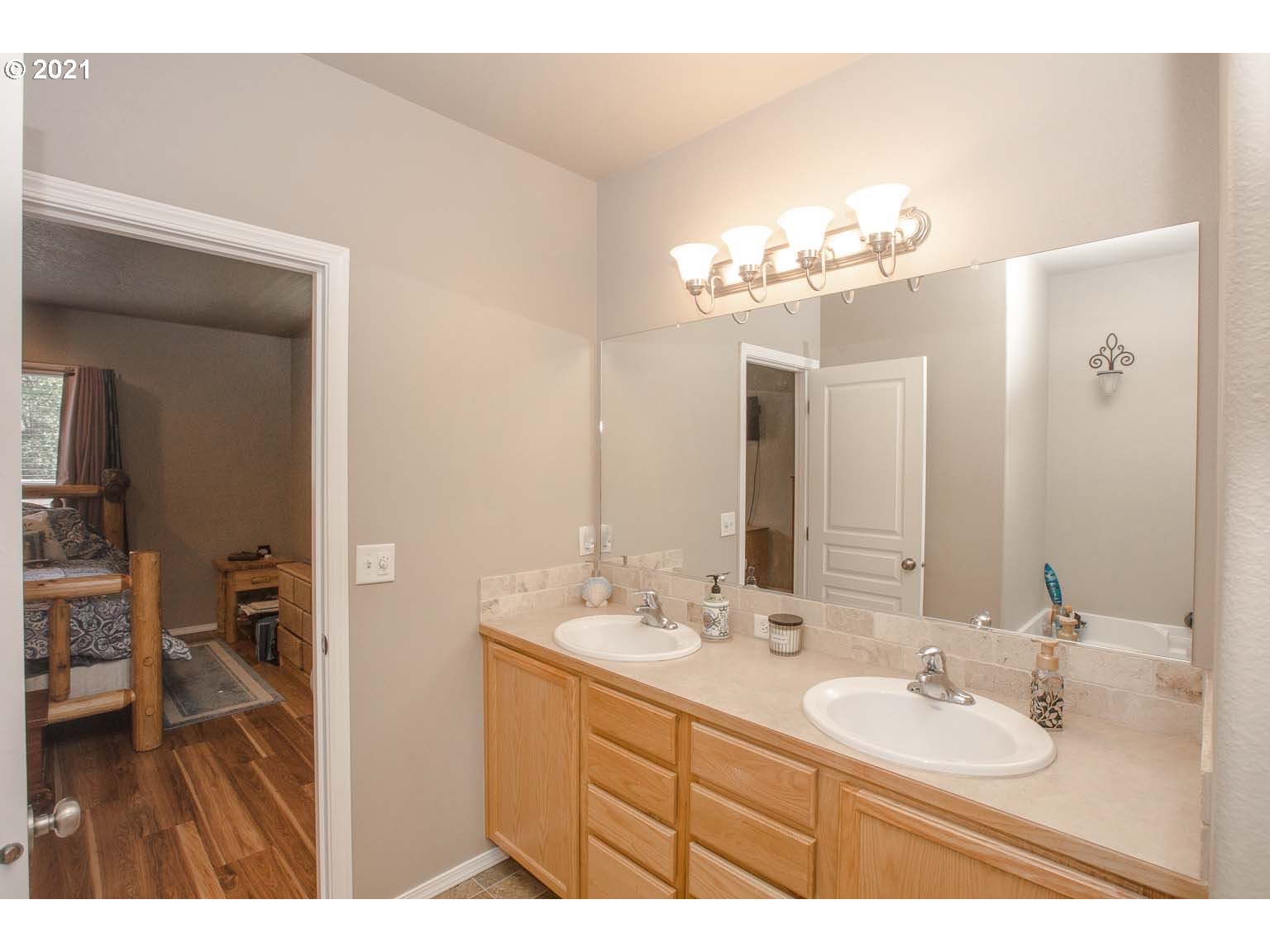 617 South 49th Place Springfield, OR 97478 - Photo 9 of 23