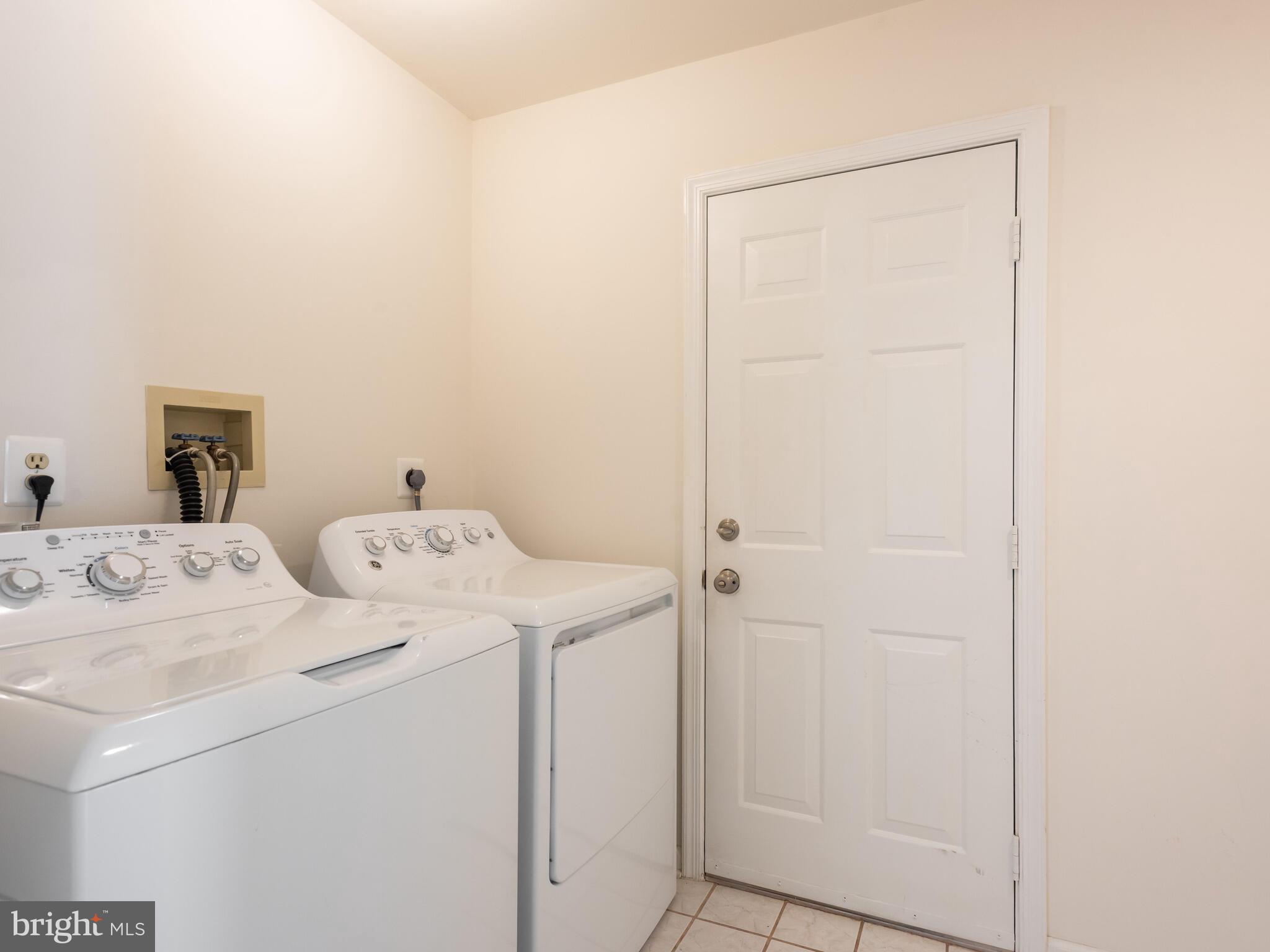 7 Raleigh Court Pottstown, PA 19464 - Photo 19 of 38 Laundry/mud room with garage entry
