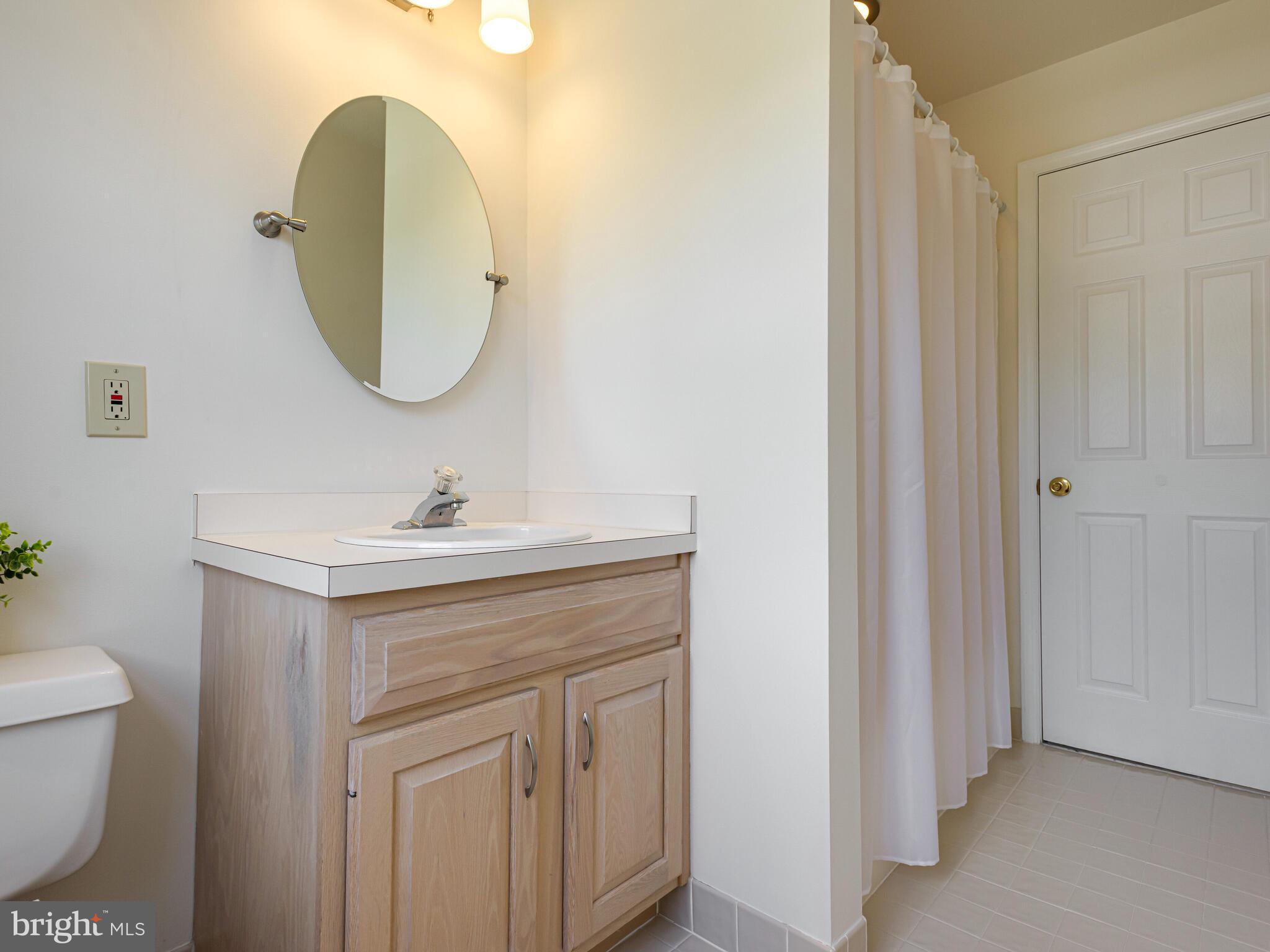 7 Raleigh Court Pottstown, PA 19464 - Photo 29 of 38 Hallway bathroom with tub