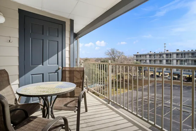 $319,000 | 500 North Market Avenue, Unit 319D, New Braunfels, TX 78130