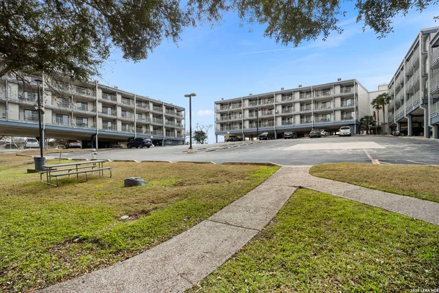 $319,000 | 500 North Market Avenue, Unit 319D, New Braunfels, TX 78130