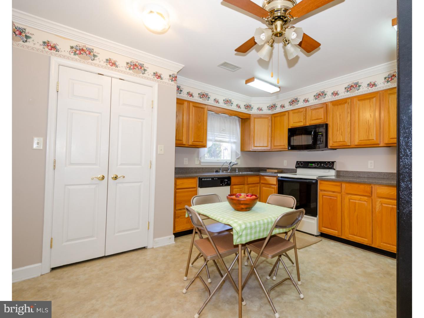 10 East Village Road Newark, DE 19713 - Photo 5 of 16 Kitchen