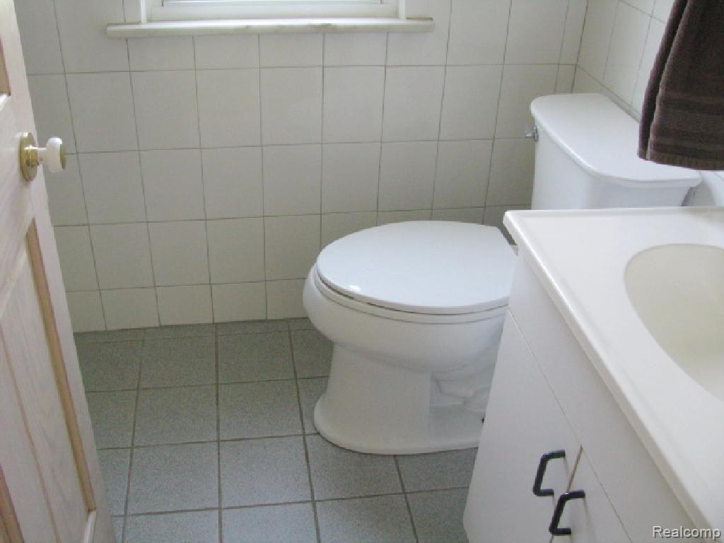 47474 Frederick Road Utica, MI 48317 - Photo 18 of 26 # 18 Bathroom - Copy.jpg