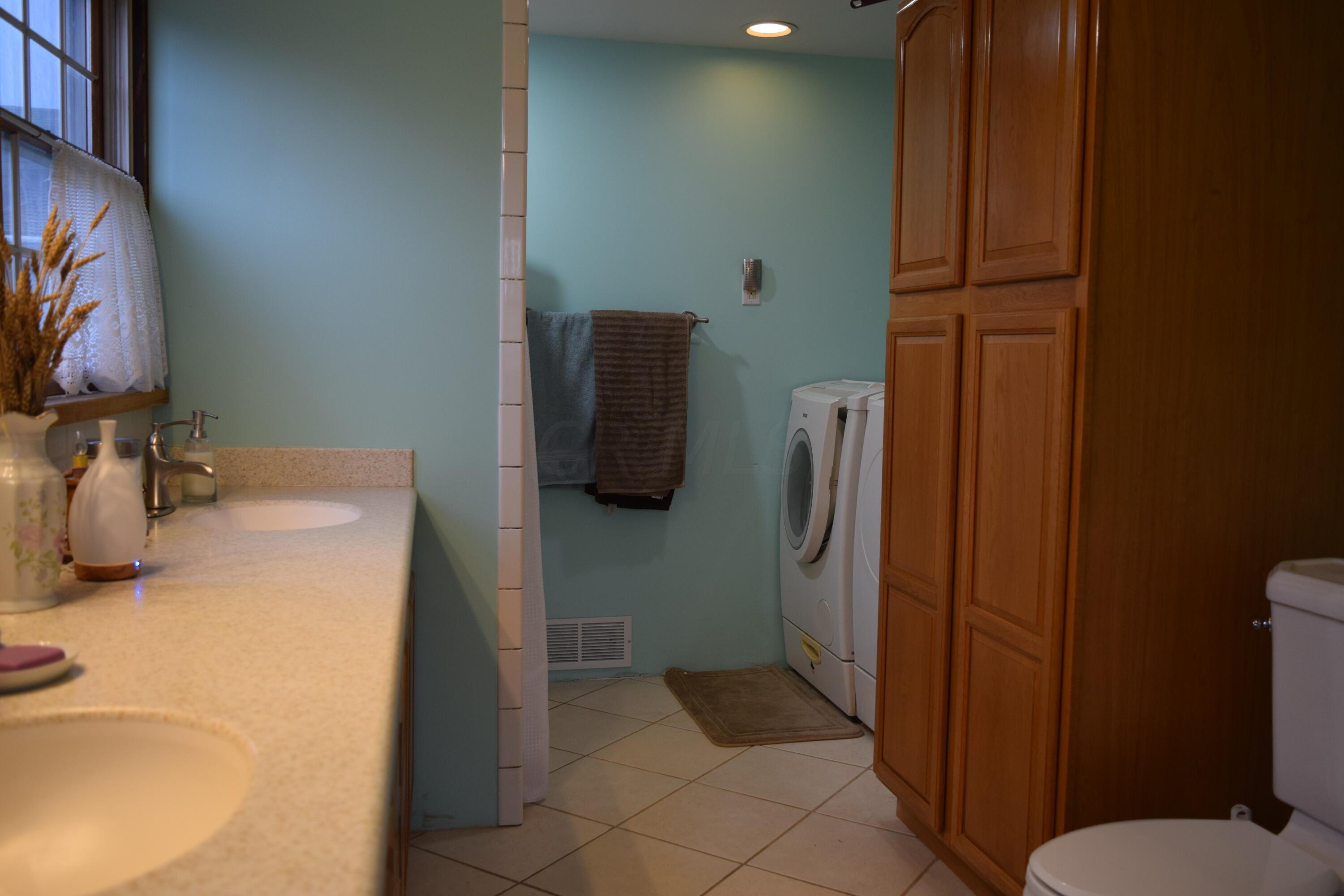 9827 Overly Road Fredericktown, OH 43019 - Photo 28 of 41 9827 OVERLY-BATHROOM 02