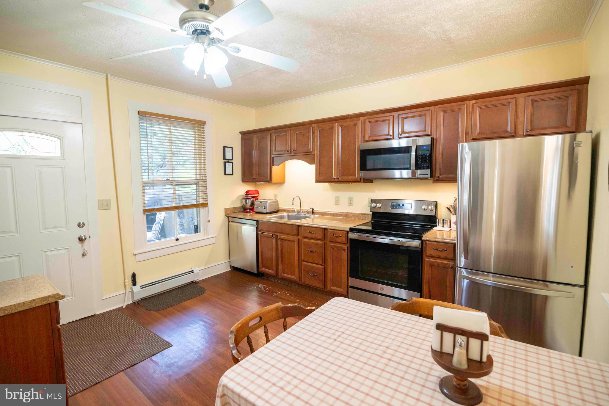 5348 Strasburg Road Kinzers, PA 17535 - Photo 15 of 97 Eat in Kitchen