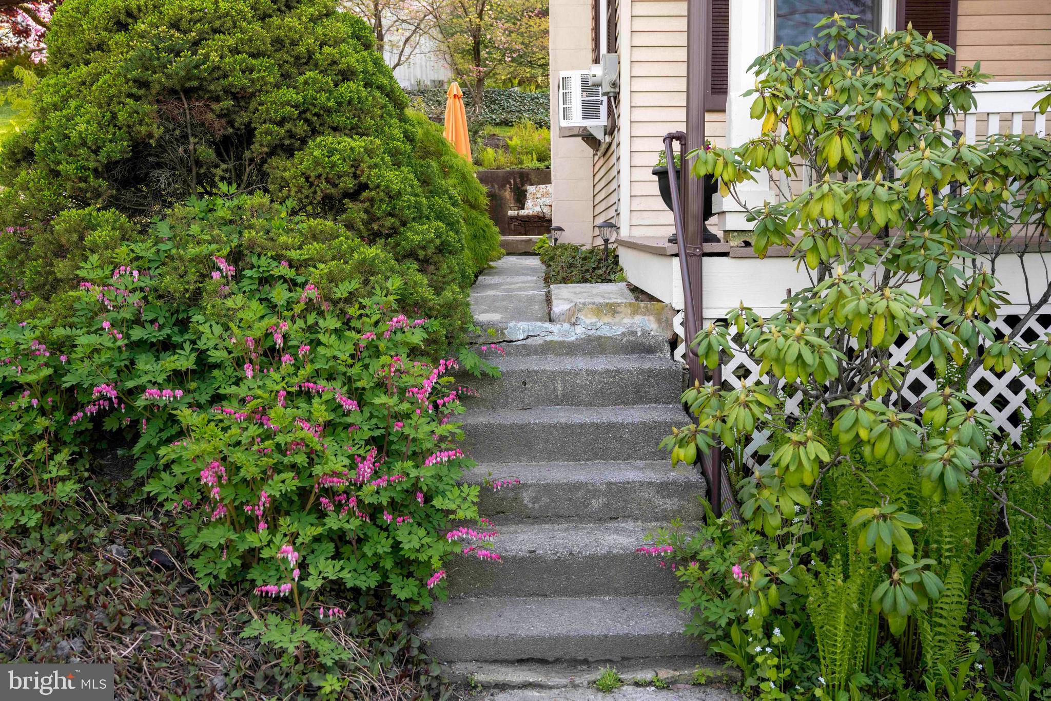 5348 Strasburg Road Kinzers, PA 17535 - Photo 67 of 97 Front steps
