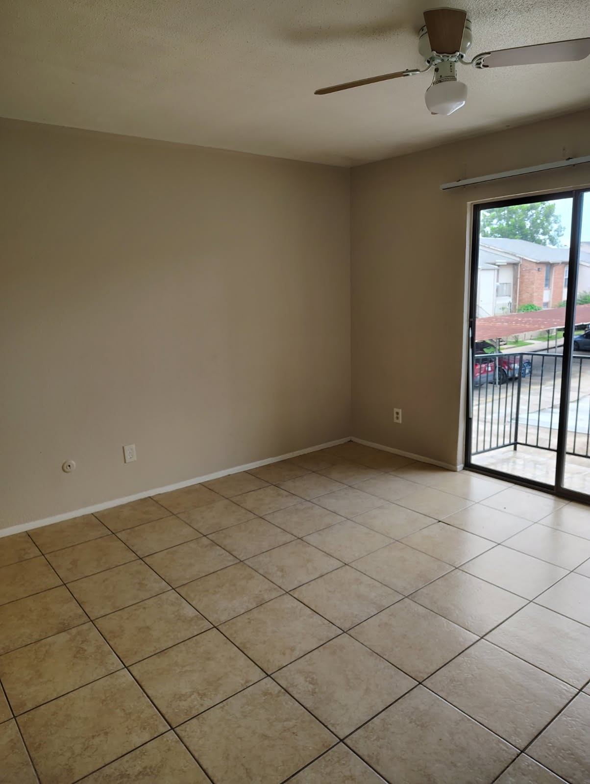 10100 South Gessner Road, Unit 404 Houston, TX 77071 - Photo 4 of 7 Spacious bedroom