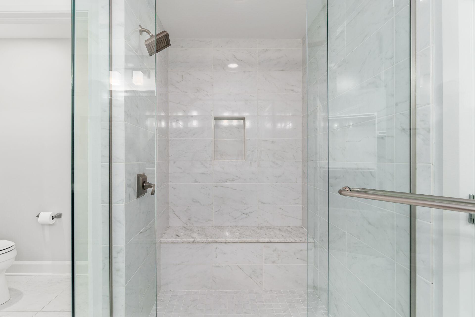 3175 Tremont Road, Unit 407 Columbus, OH 43221 - Photo 23 of 40 027_110708_e 3175 Tremont 046