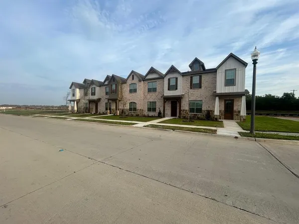 $2,095 | 4001 Avion Drive, Sanger, TX 76266