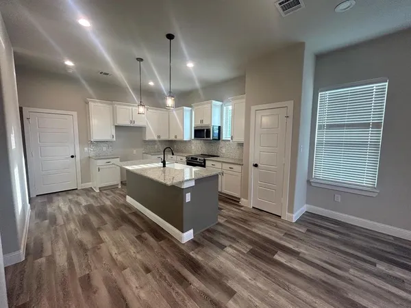 $2,095 | 4001 Avion Drive, Sanger, TX 76266