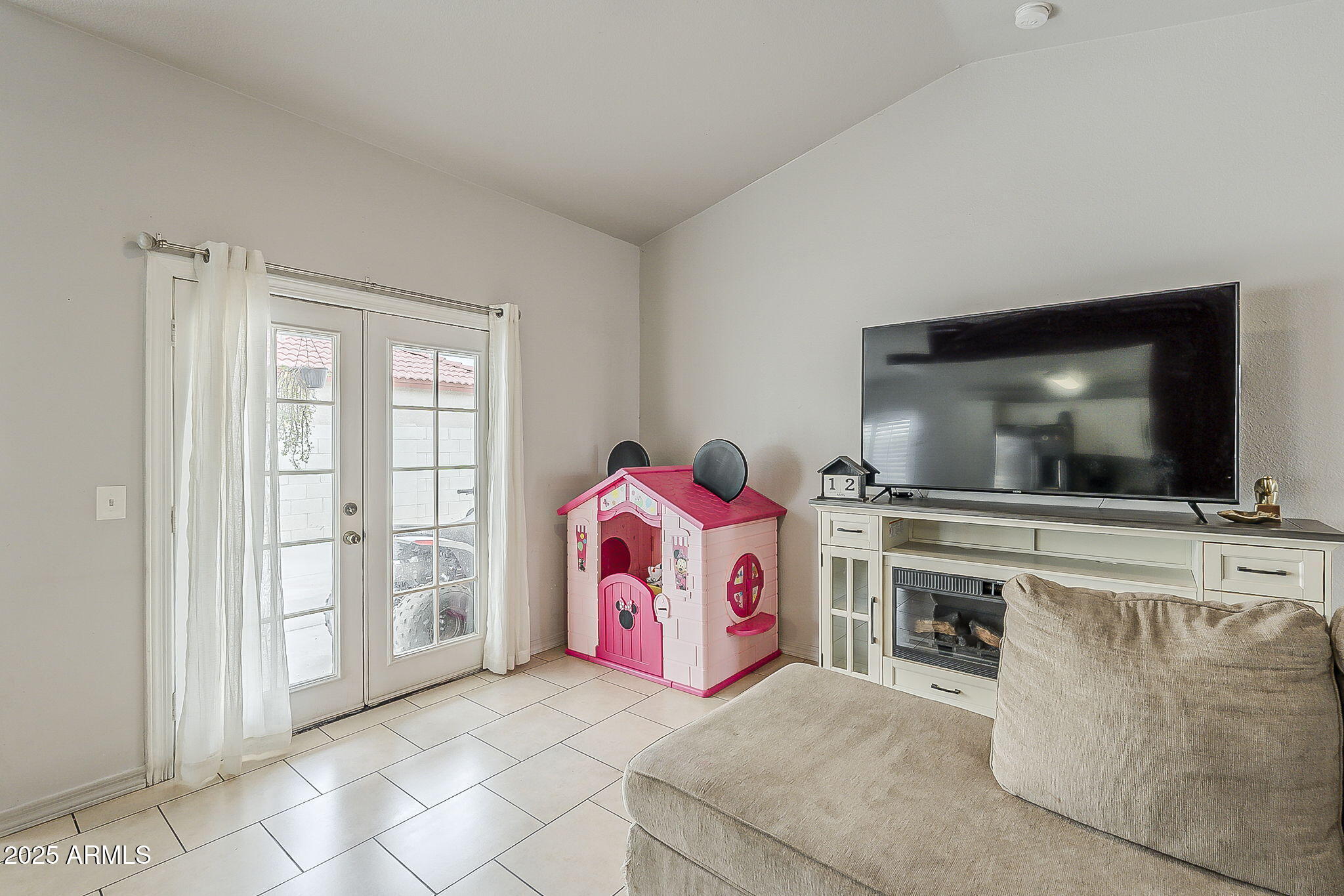 8404 West Coronado Road Phoenix, AZ 85037 - Photo 6 of 22 8-web-or-mls-Coronado-8