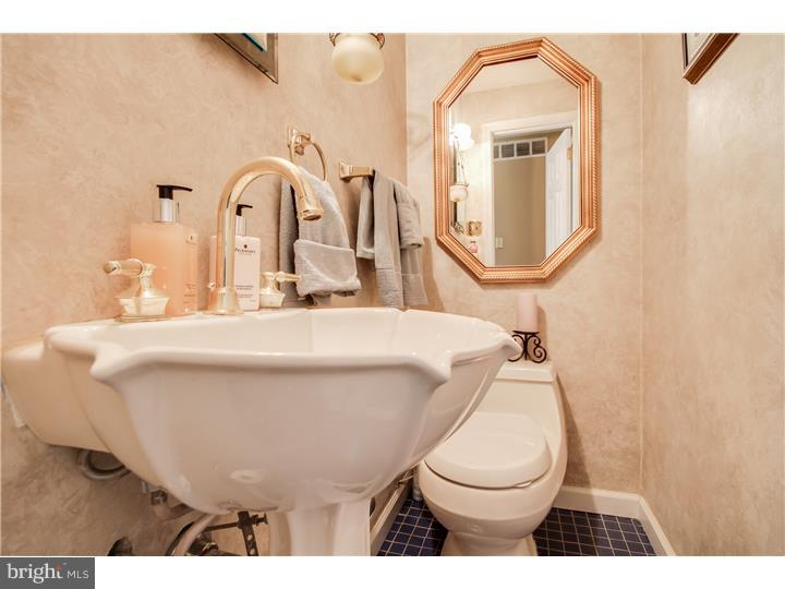 107 Coopers Kill Road Delran, NJ 08075 - Photo 16 of 25 Bathroom