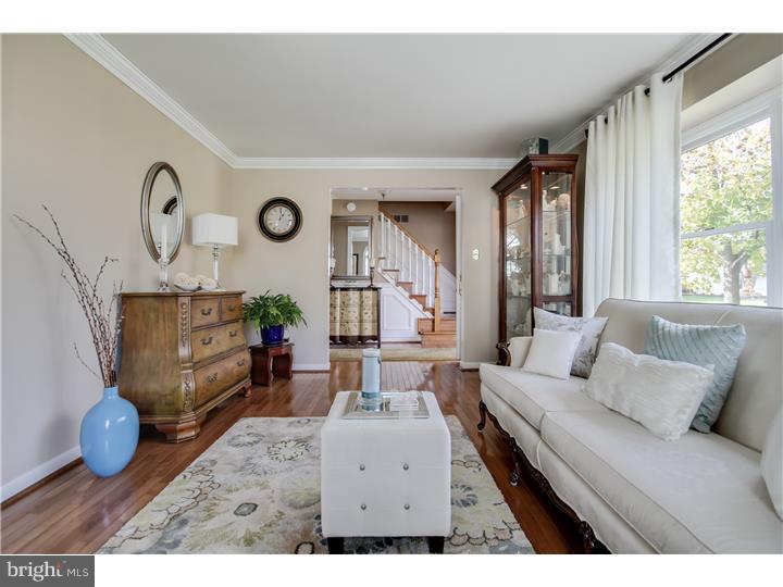 107 Coopers Kill Road Delran, NJ 08075 - Photo 3 of 25 Living Room