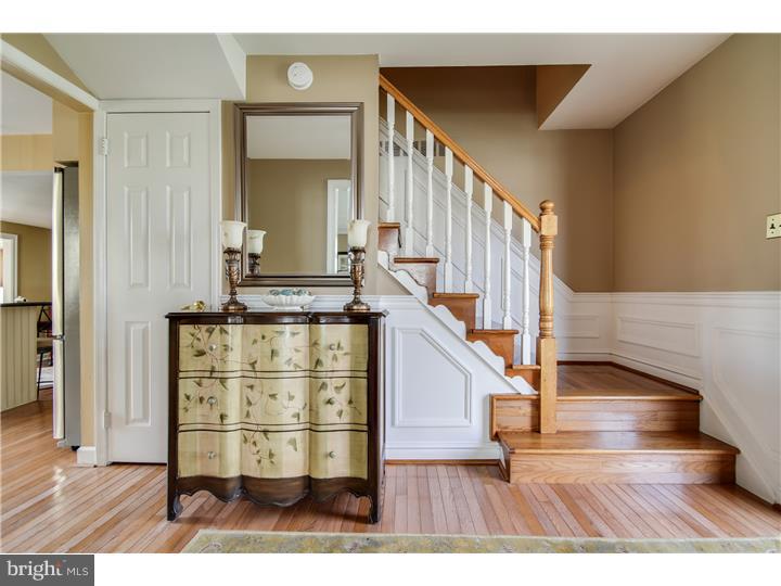 107 Coopers Kill Road Delran, NJ 08075 - Photo 6 of 25 Foyer