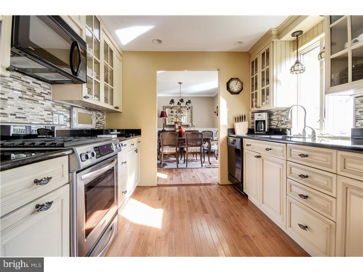 107 Coopers Kill Road Delran, NJ 08075 - Photo 8 of 25 Kitchen