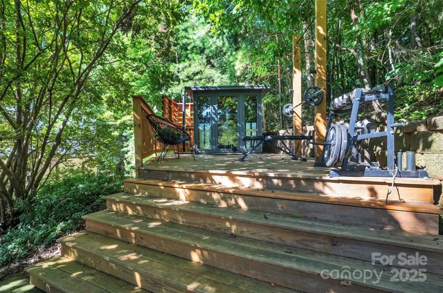 a view of a house with street next to a yard