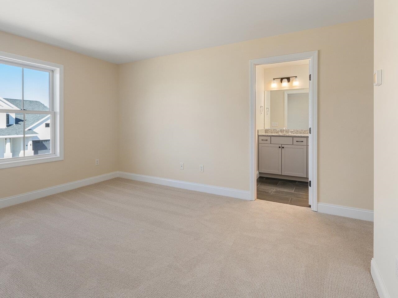 445 Old Farm Road South Burlington, VT 05403 - Photo 17 of 40