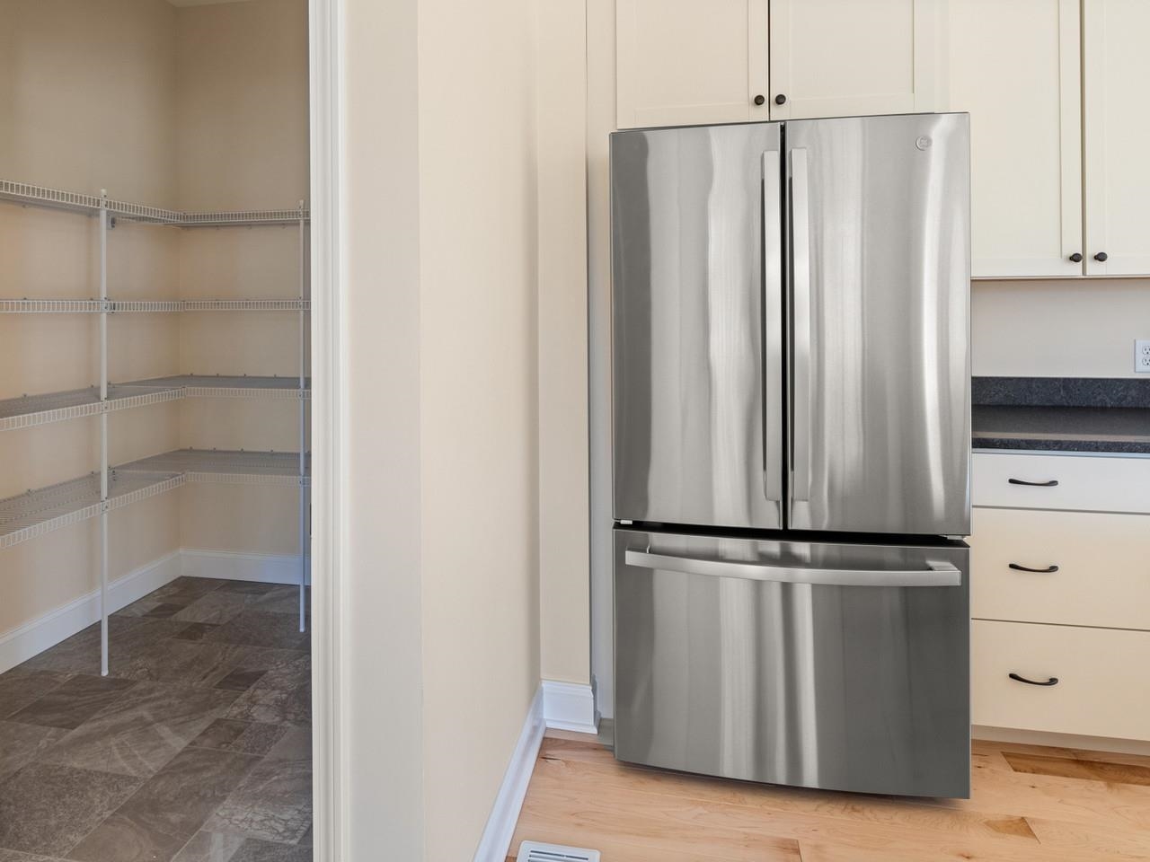 445 Old Farm Road South Burlington, VT 05403 - Photo 3 of 40