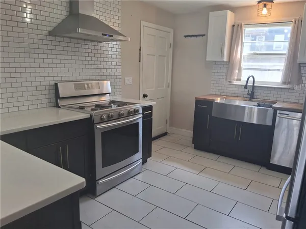 $1,800 | 124 Prentice Avenue, Pawtucket, RI 02860