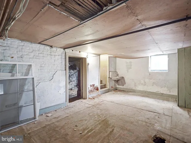 a view of a livingroom with an empty space