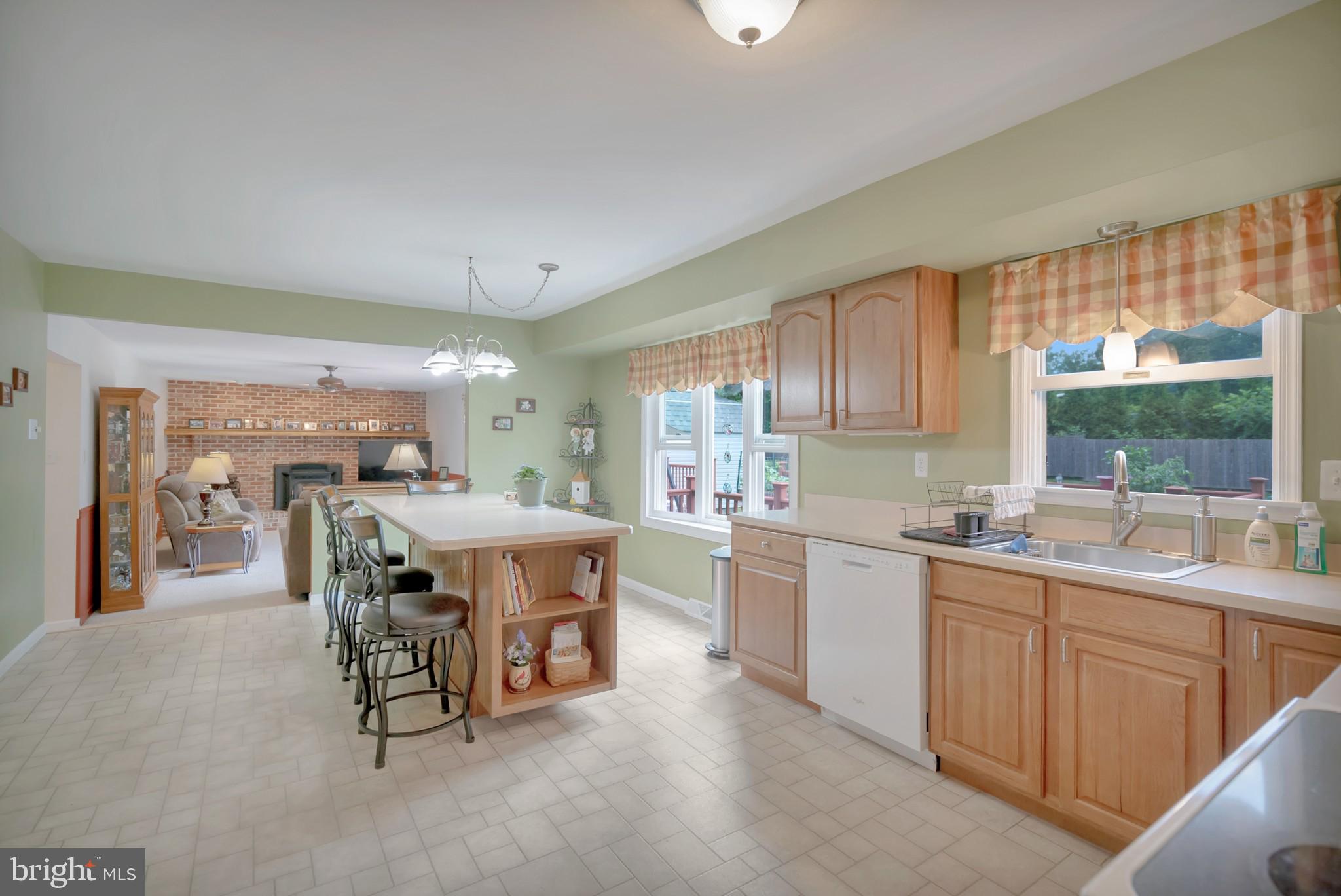 1324 Deer Run Road Hatfield, PA 19440 - Photo 8 of 27 Kitchen