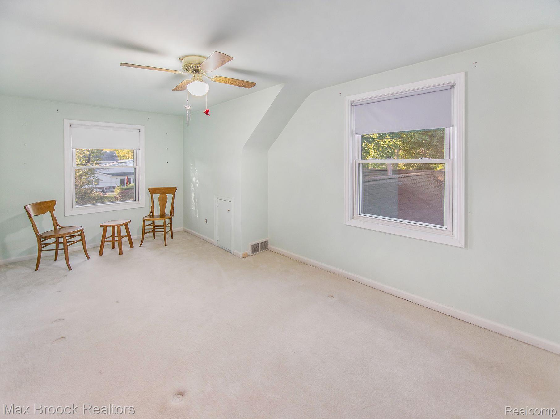 4229 Buckingham Road Royal Oak, MI 48073 - Photo 15 of 36 Bedroom 3 Upstairs
