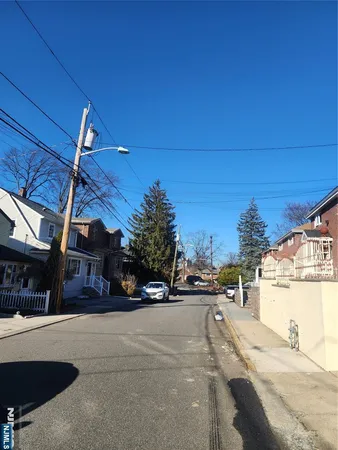 $2,200 | 808 Inwood Terrace, Unit 2, Fort Lee, NJ 07024