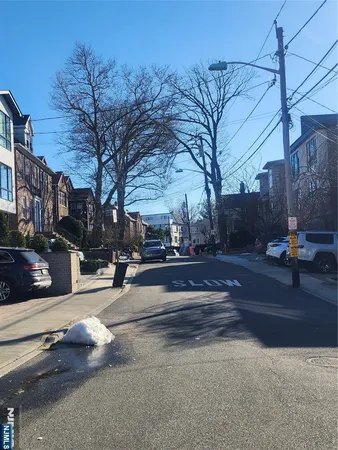 $2,200 | 808 Inwood Terrace, Unit 2, Fort Lee, NJ 07024