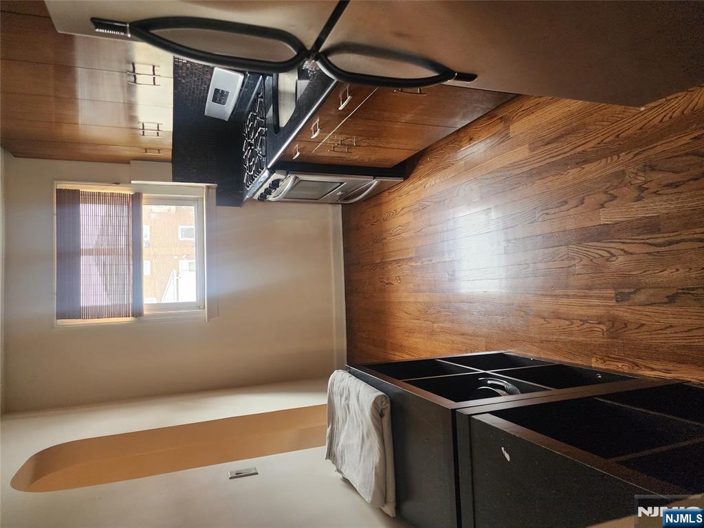 808 Inwood Terrace, Unit 2 Fort Lee, NJ 07024 - Photo 9 of 13