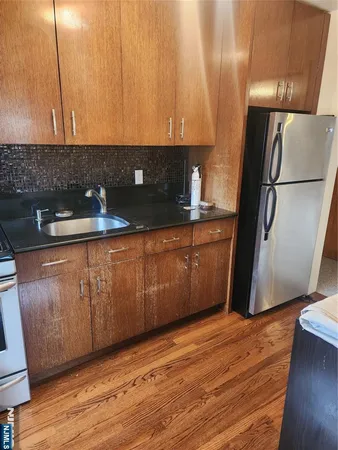$2,200 | 808 Inwood Terrace, Unit 2, Fort Lee, NJ 07024
