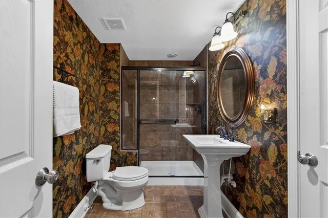 $860,000 | 5628 West 144th Street, Overland Park, KS 66223