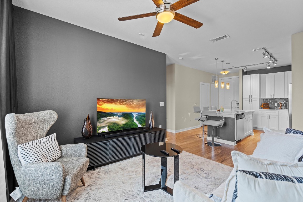 1900 Barton Springs Road, Unit 5027 Austin, TX 78704 - Photo 4 of 28 a living room with furniture and a flat screen tv