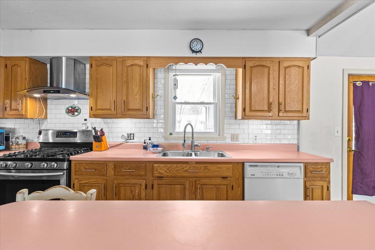 199 Oak Circle Colchester, VT 05446 - Photo 12 of 44