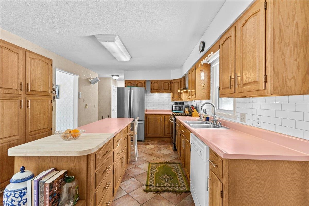 199 Oak Circle Colchester, VT 05446 - Photo 10 of 44