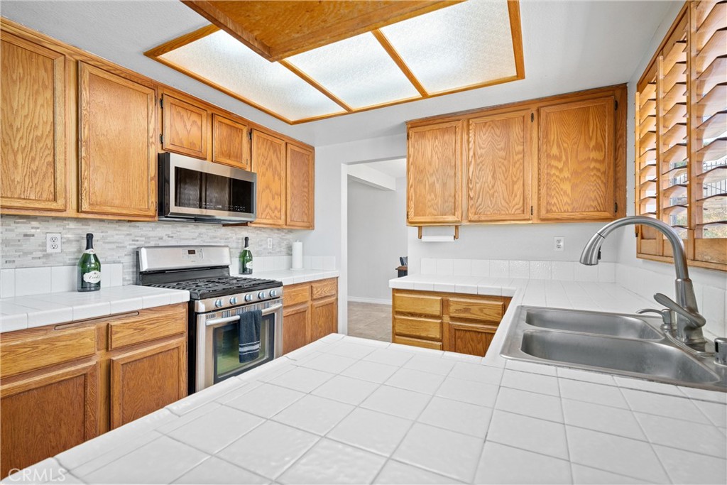 10703 Valley Drive Riverside, CA 92505 - Photo 13 of 36