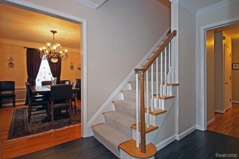 401 Roland Court Grosse Pointe, MI 48236 - Photo 9 of 25 DSC02408.JPG
