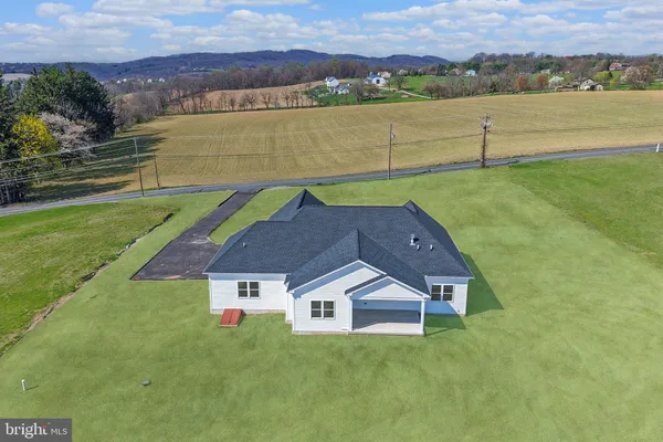 $685,000 | 448 Long Lane Road, Walnutport, PA 18088