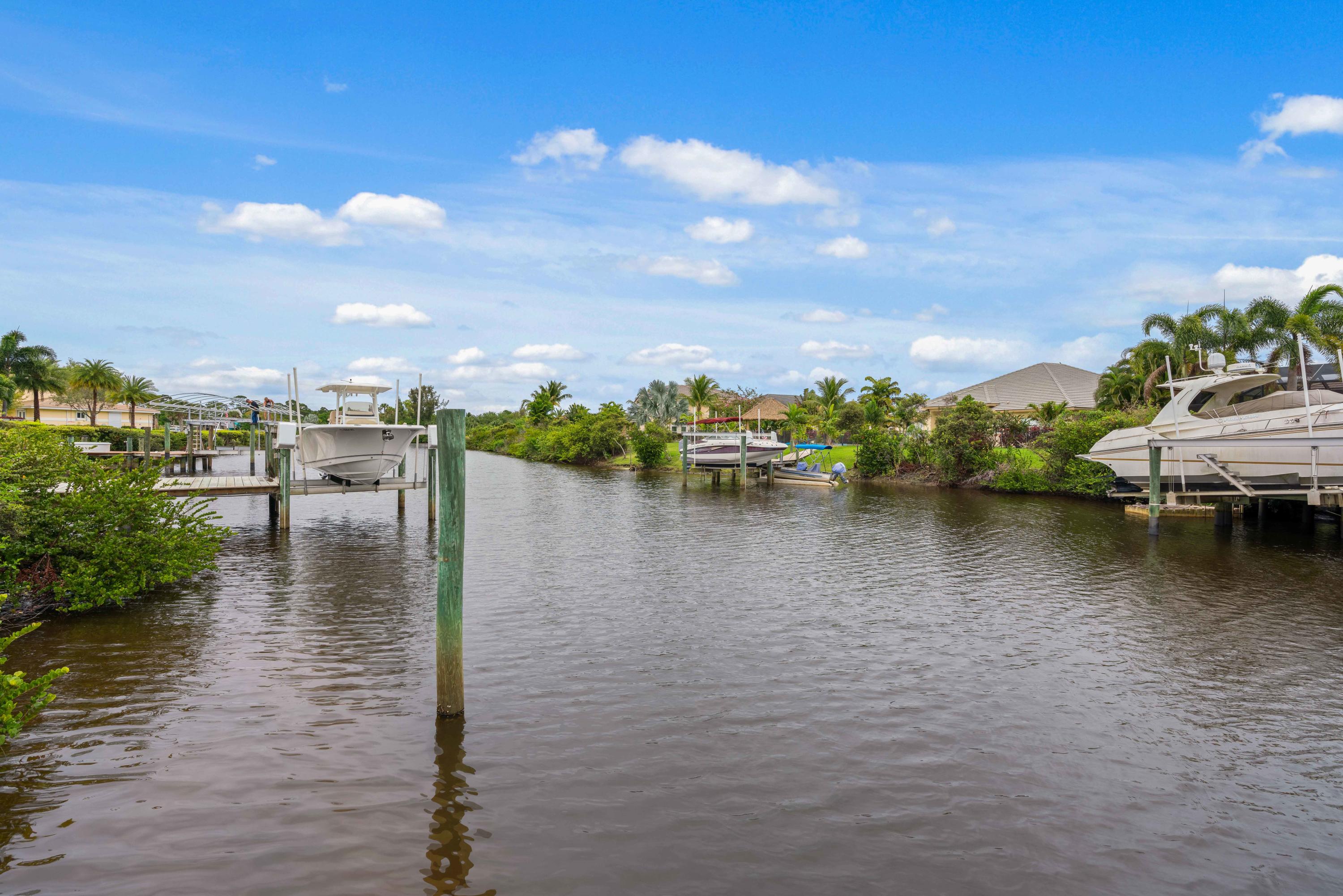 719 Southwest River Bend Circle Stuart, FL 34997 - Photo 14 of 63 _MLP6264